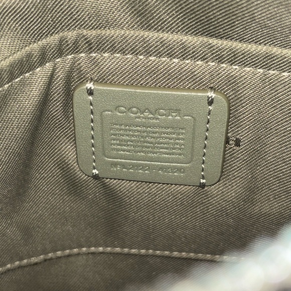 Coach Kitt messenger crossbody bag. - Picture 9 of 9